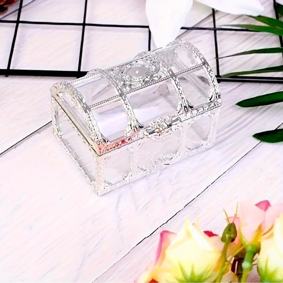 1pc Fashion Vintage Treasure Chest Jewelry Coin Storage Box For Candy/Food Too!! - Picture 2 of 4